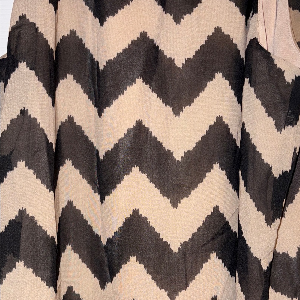 Chevron Pattern Sleeveless Top - Picture 4 of 4